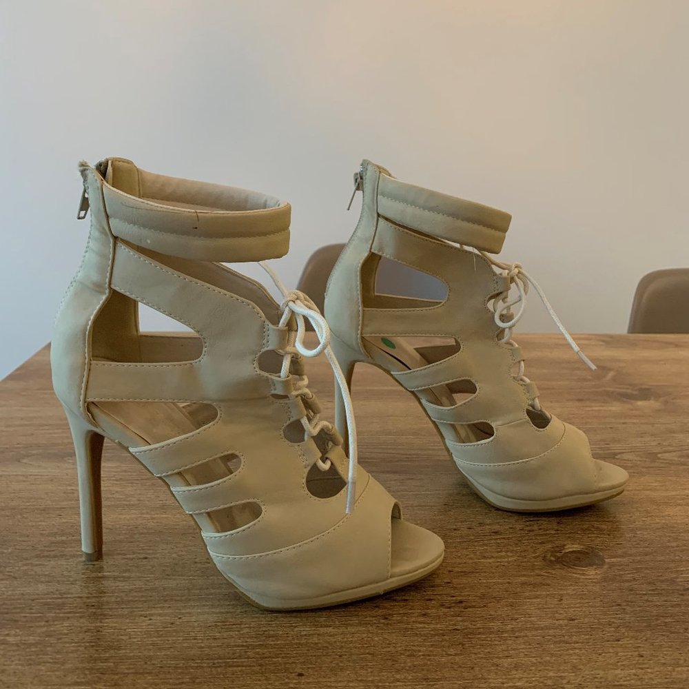 Beige Strappy High Heel Sandals Women’s Sz 7